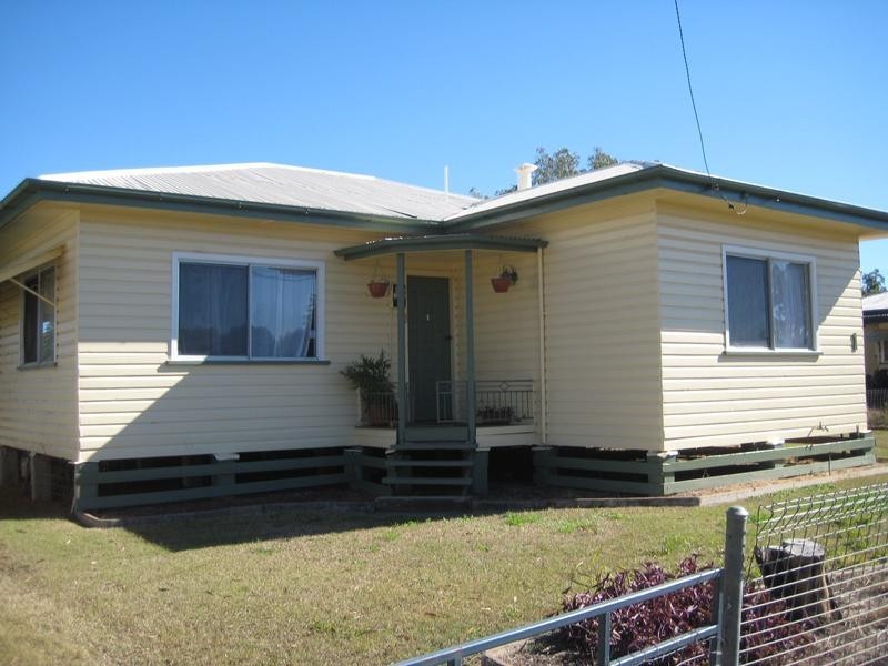 1 Lloyd Street, Dalby QLD 4405