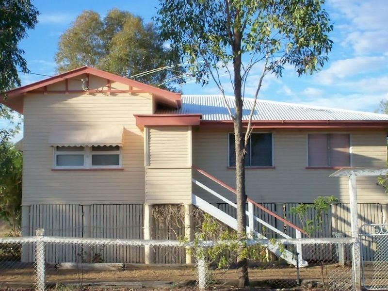 1 McKay Street, Warra QLD 4411