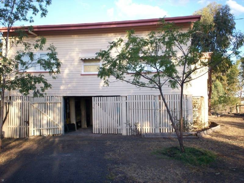 1 McKay Street, Warra QLD 4411