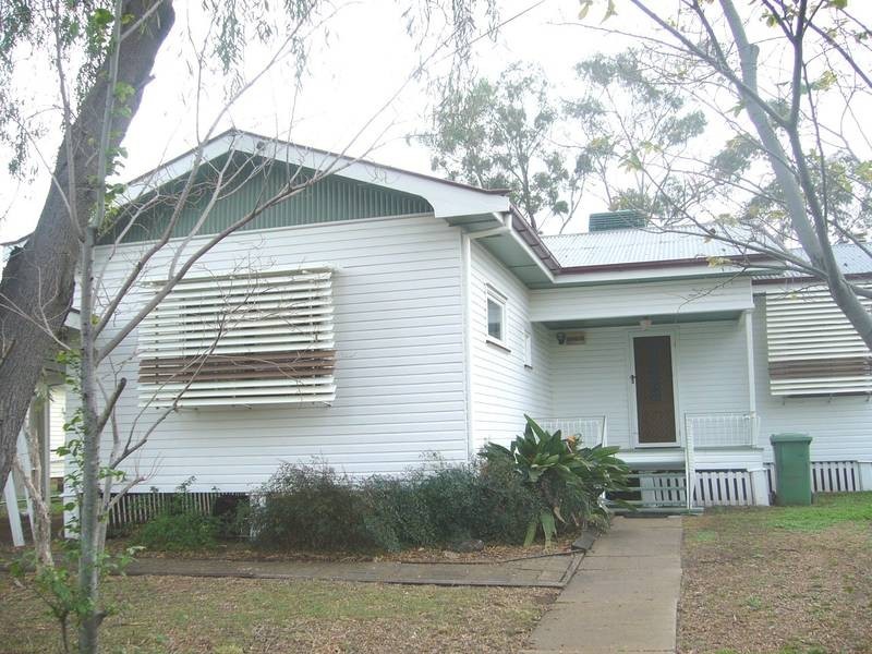 38 Hawthorne St, Dalby QLD 4405
