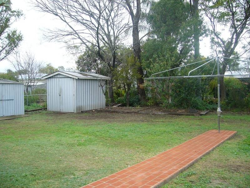 38 Hawthorne St, Dalby QLD 4405