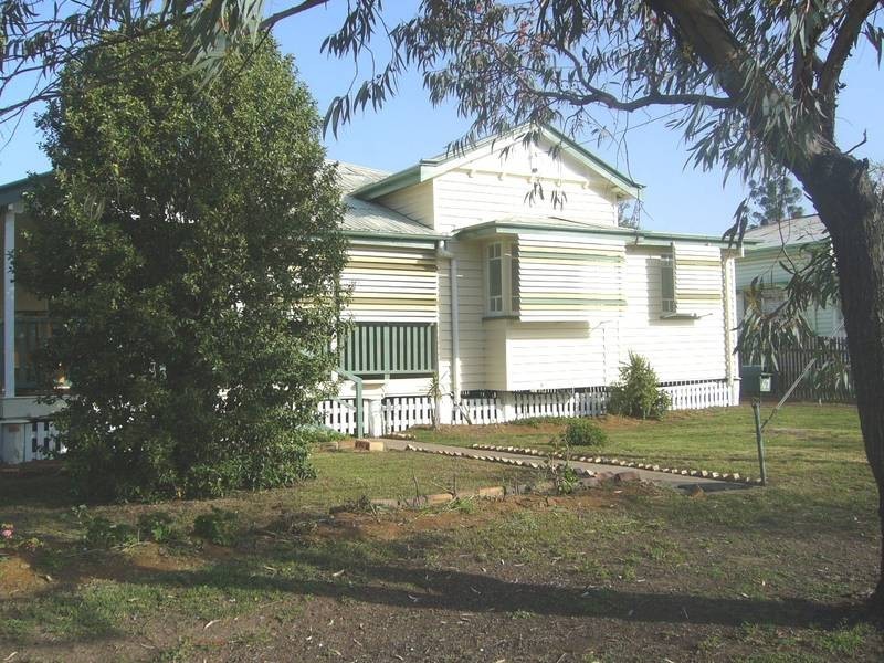67 Pratten St, Dalby QLD 4405