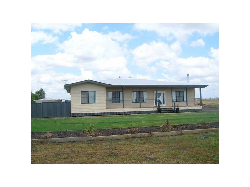 11 Melaluca Ave, Dalby QLD 4405