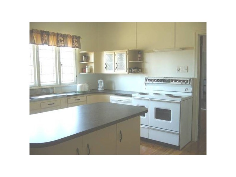 42 Mahon Street, Dalby QLD 4405