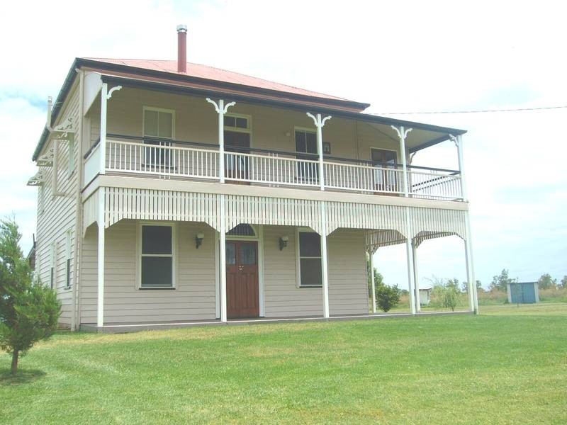 120 Oakwood Street, Dalby QLD 4405