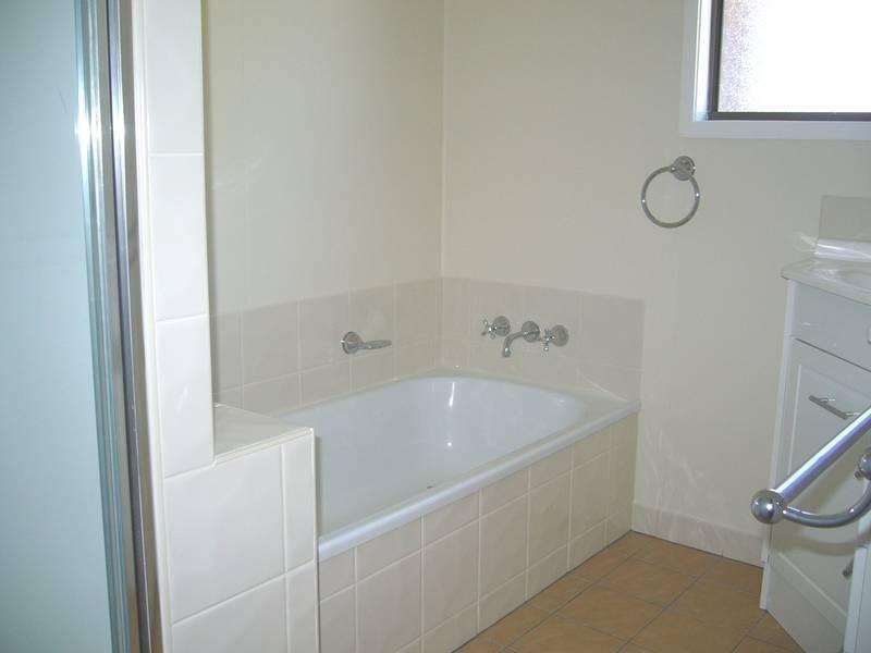 11 Nearhos Street, Dalby QLD 4405