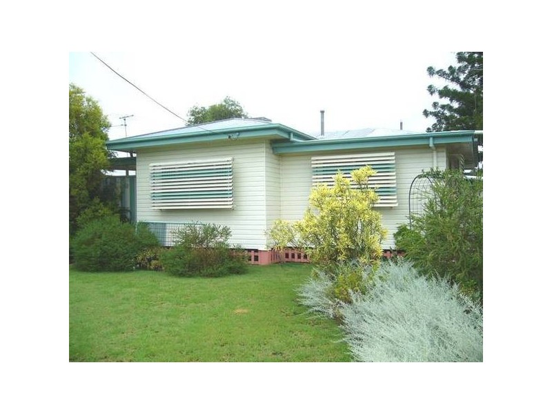 75 Nicholson St, Dalby QLD 4405