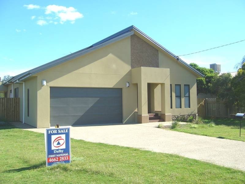 1 Leichhardt Avenue, Dalby QLD 4405