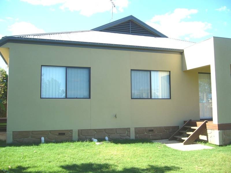1 Leichhardt Avenue, Dalby QLD 4405