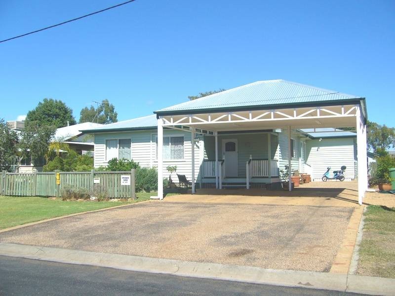 10 Vowles Street, Dalby QLD 4405