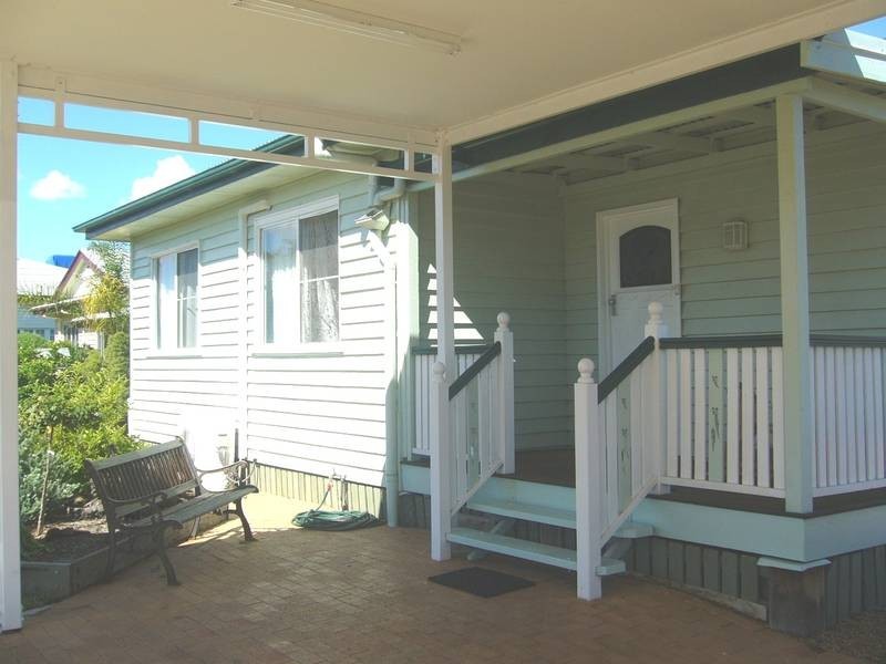 10 Vowles Street, Dalby QLD 4405
