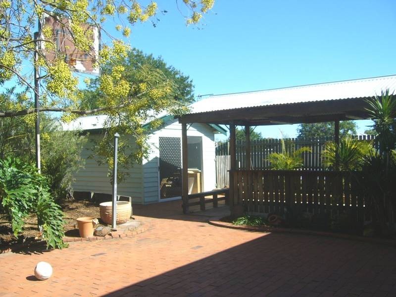 10 Vowles Street, Dalby QLD 4405