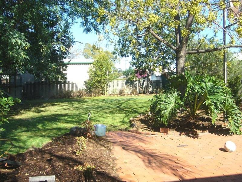 10 Vowles Street, Dalby QLD 4405