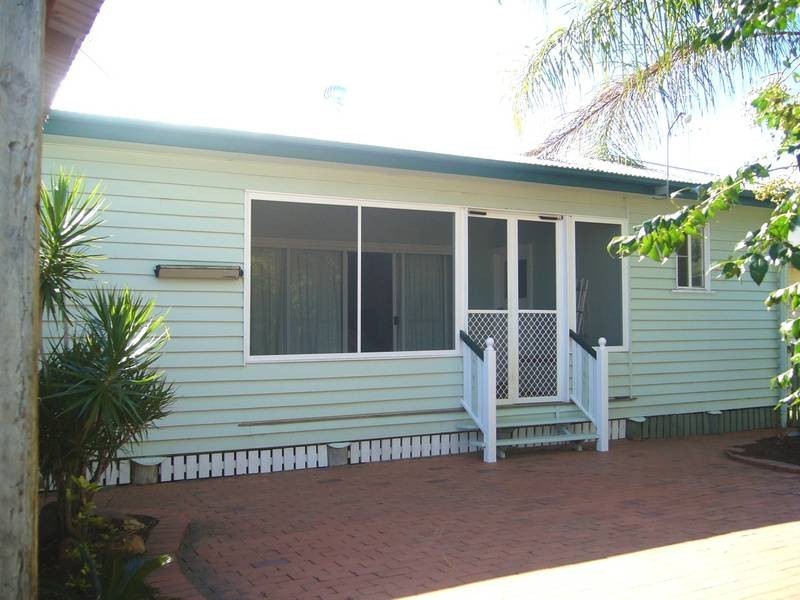 10 Vowles Street, Dalby QLD 4405