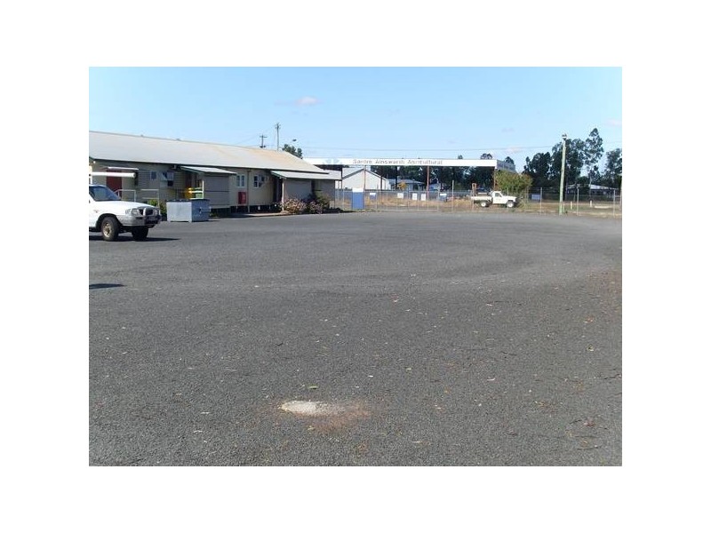 16 Loudoun St, Dalby QLD 4405