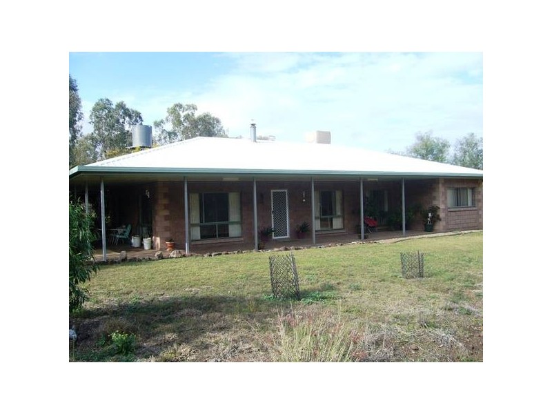 32 Chelldan Ave, Dalby QLD 4405