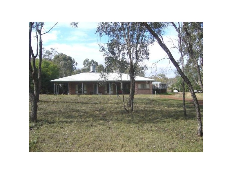 32 Chelldan Ave, Dalby QLD 4405