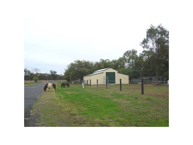 39 Lytton St, Warra QLD 4411