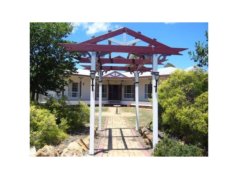 69 Sunrise Ave, Dalby QLD 4405