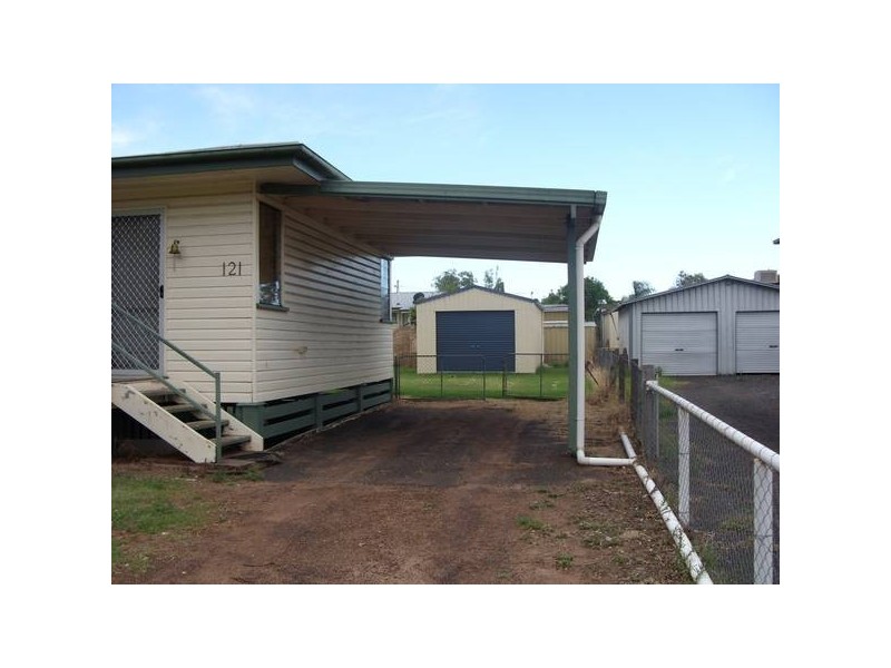 121 Wood Street, Dalby QLD 4405