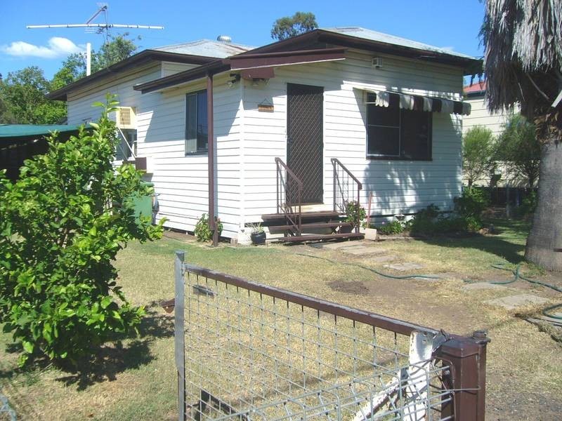4 Beck Street, Dalby QLD 4405