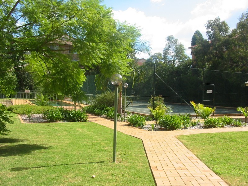 13/2 Mead Drive, Chipping Norton NSW 2170