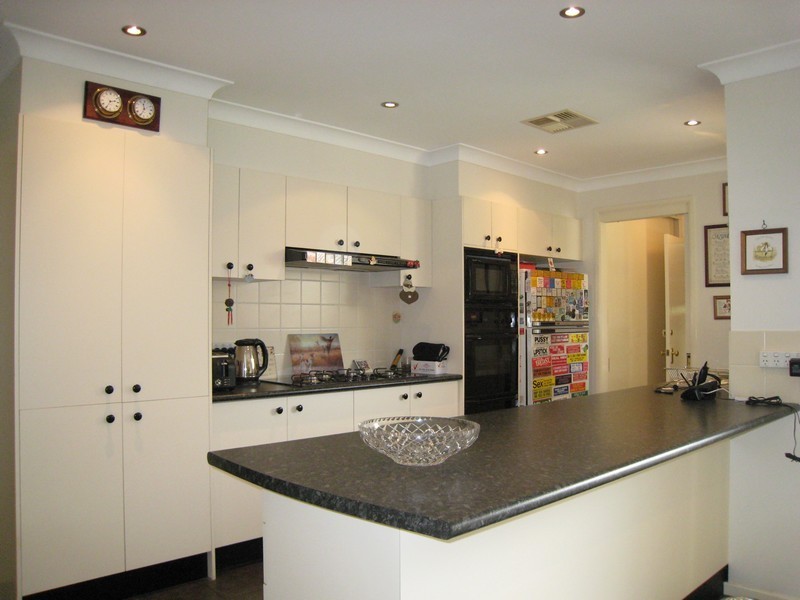 8 Yachtsman Dve, Chipping Norton NSW 2170