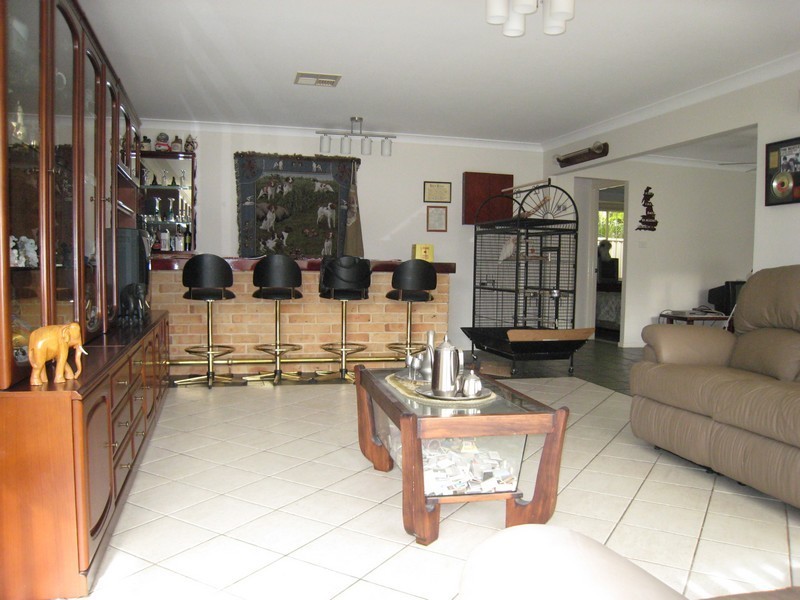 8 Yachtsman Dve, Chipping Norton NSW 2170