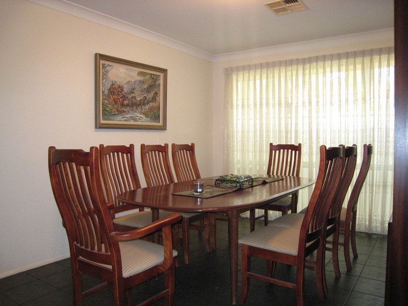 8 Yachtsman Dve, Chipping Norton NSW 2170