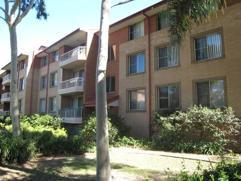 14/4 Mead Drive, Chipping Norton NSW 2170