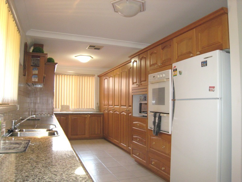 38 Nottingham Crescent, Chipping Norton NSW 2170