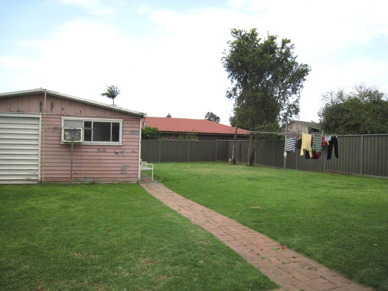 37 Thompson Ave, Moorebank NSW 2170
