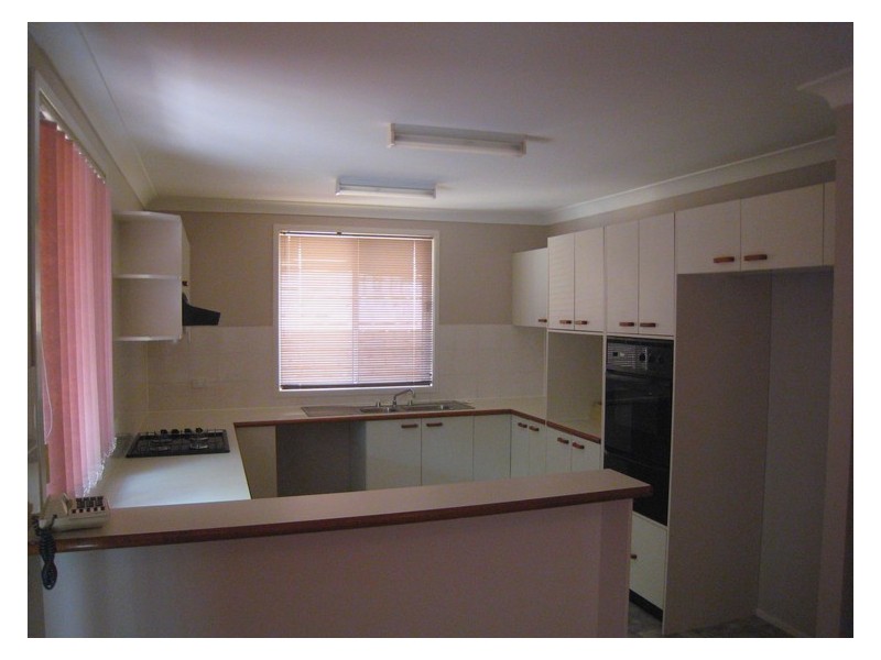 10 Eildon Court, Wattle Grove NSW 2173