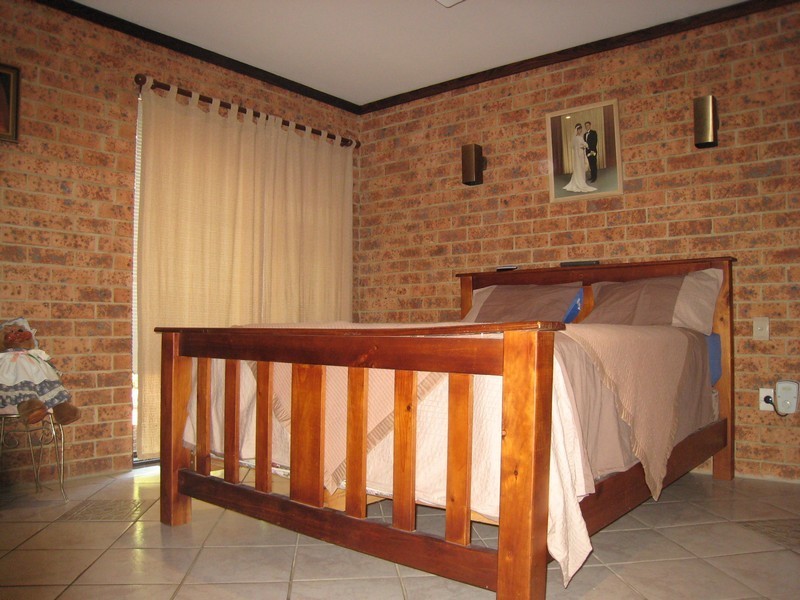 5 Hind Place, Chipping Norton NSW 2170