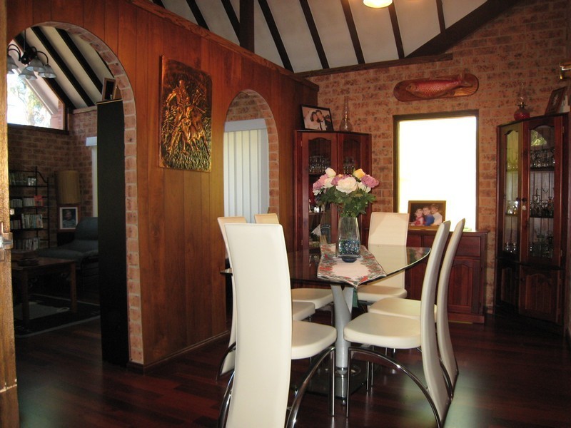 5 Hind Place, Chipping Norton NSW 2170