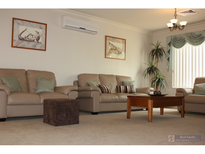 4 yachtsman drive, Chipping Norton NSW 2170