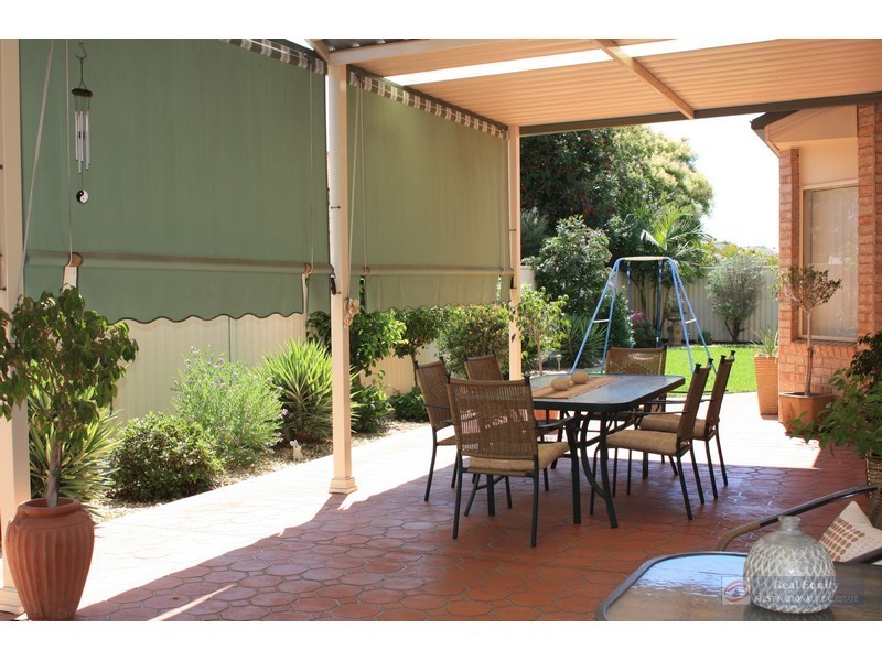 4 yachtsman drive, Chipping Norton NSW 2170