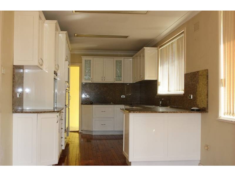 1 Hind Place, Chipping Norton NSW 2170