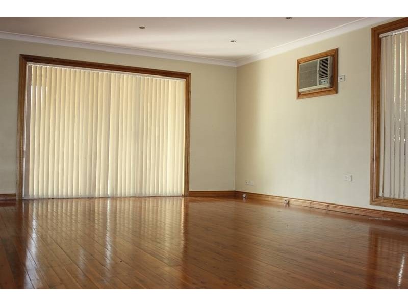 1 Hind Place, Chipping Norton NSW 2170