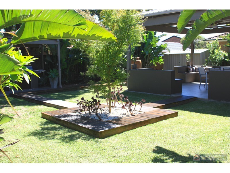 16 Rugby Crescent, Chipping Norton NSW 2170