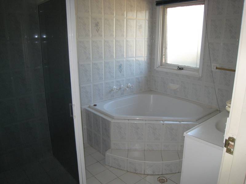 22 Carcoola Avene, Chipping Norton NSW 2170