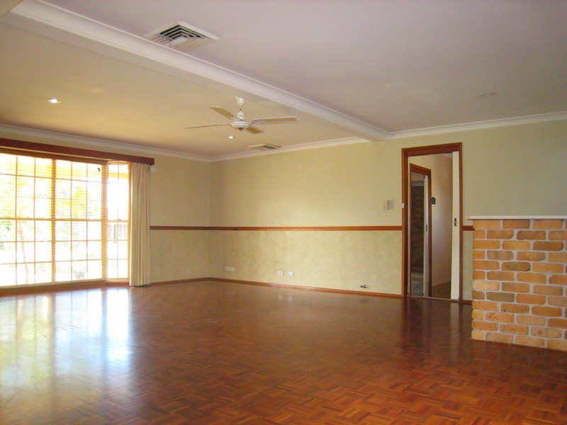 2 Chippenham Place, Chipping Norton NSW 2170