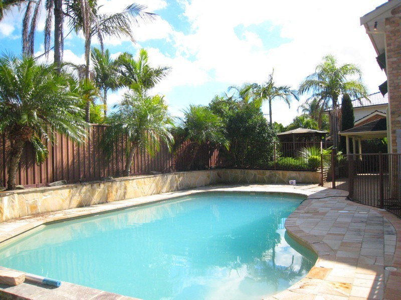 2 Chippenham Place, Chipping Norton NSW 2170