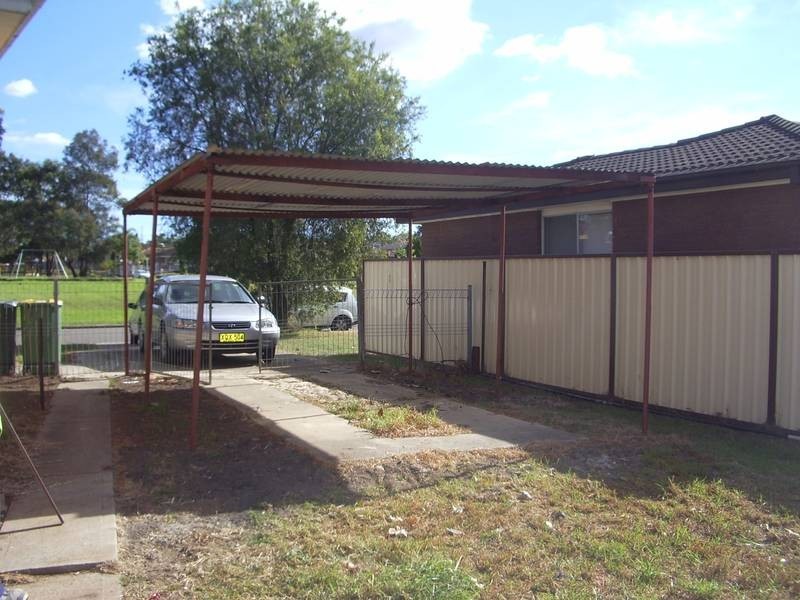 40 Glenfern Crescent, Bossley Park NSW 2176