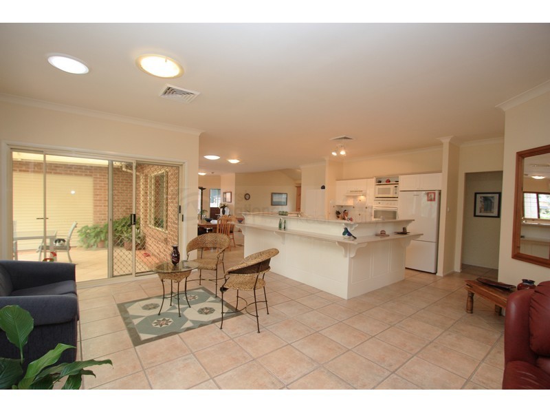 16 Sanctuary Place, Chipping Norton NSW 2170