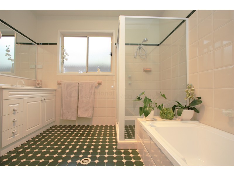 16 Sanctuary Place, Chipping Norton NSW 2170