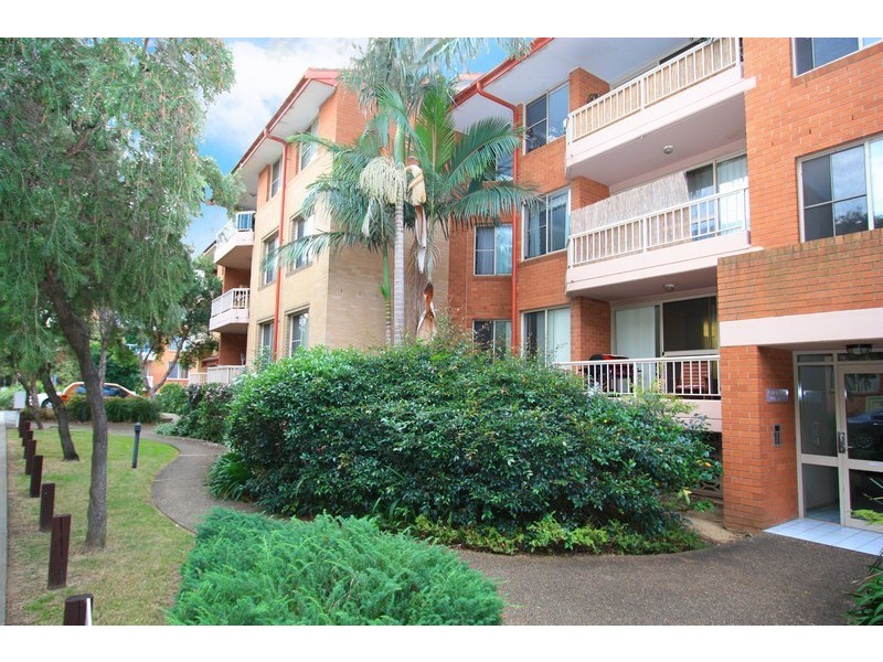 16/4 Mead Drive, Chipping Norton NSW 2170