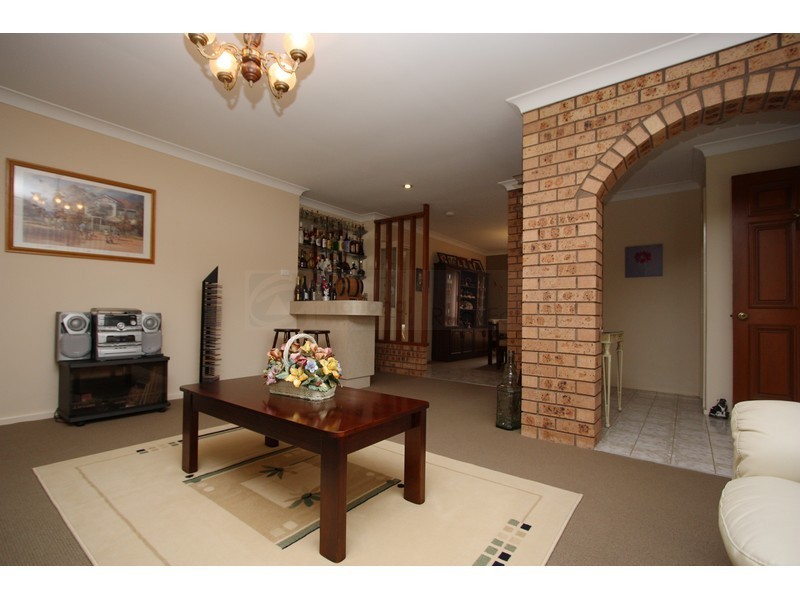 25 Banbury Crescent, Chipping Norton NSW 2170