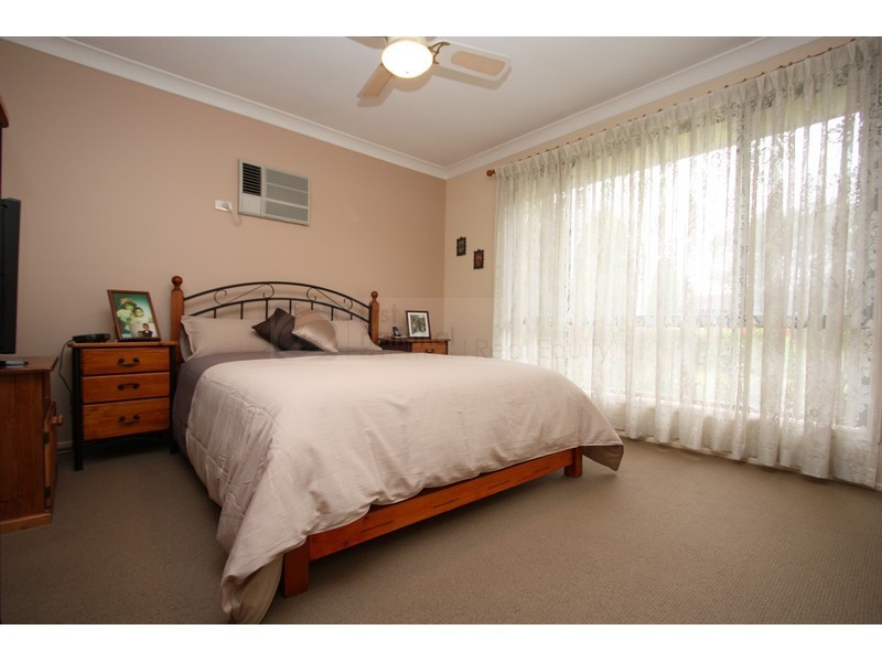25 Banbury Crescent, Chipping Norton NSW 2170