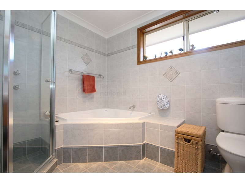 3 Evesham Place, Chipping Norton NSW 2170